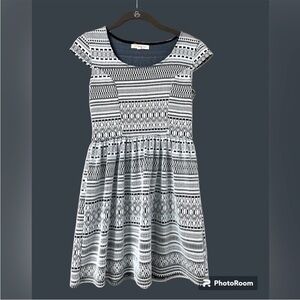size small black and white Rewind mini dress